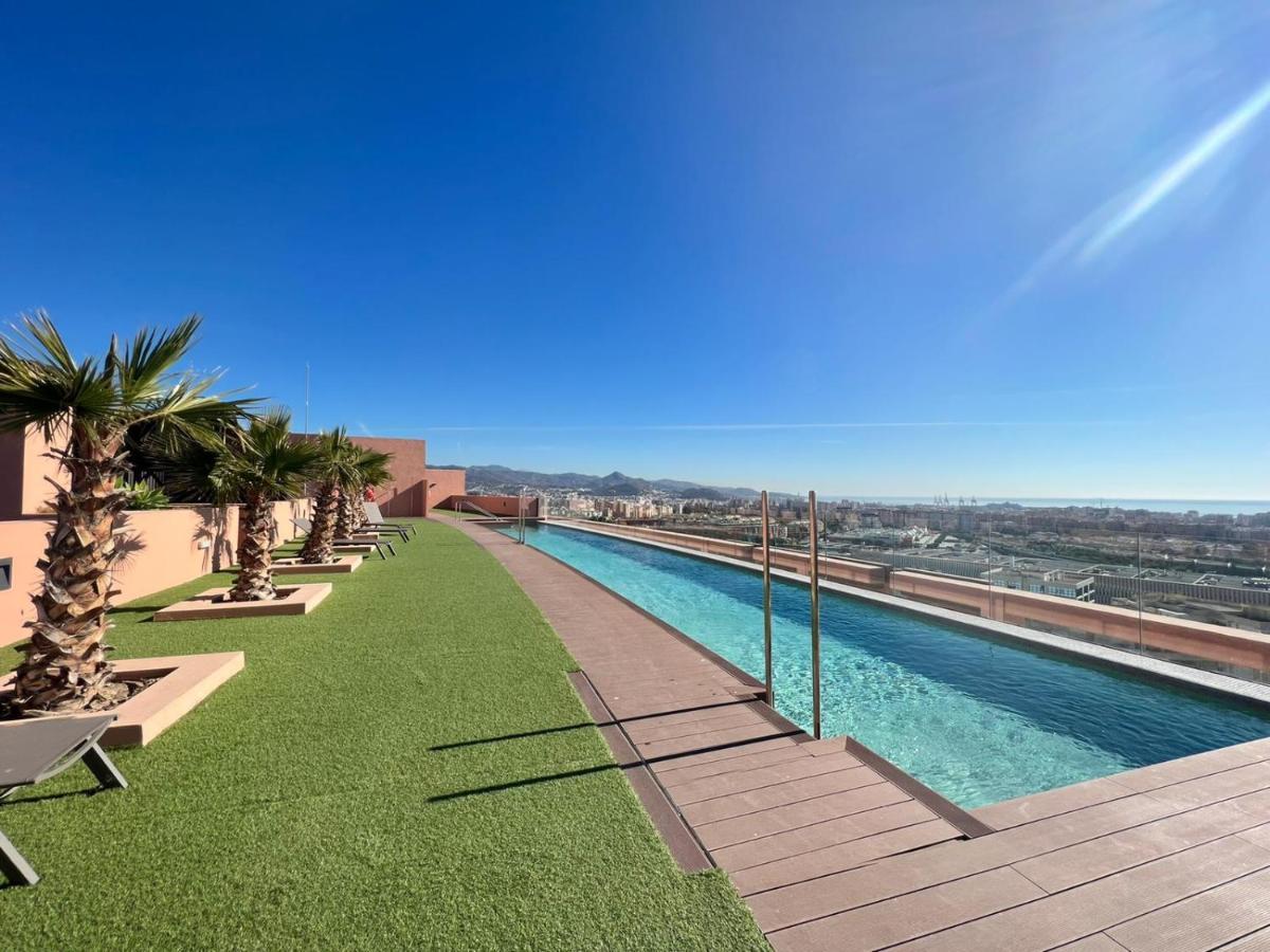 Sky Garden & Seasonal Pool Views By Ele Apartments Malaga Bagian luar foto