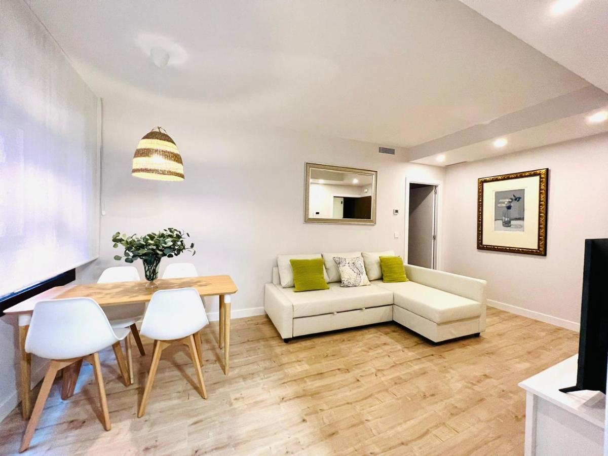 Sky Garden & Seasonal Pool Views By Ele Apartments Malaga Bagian luar foto