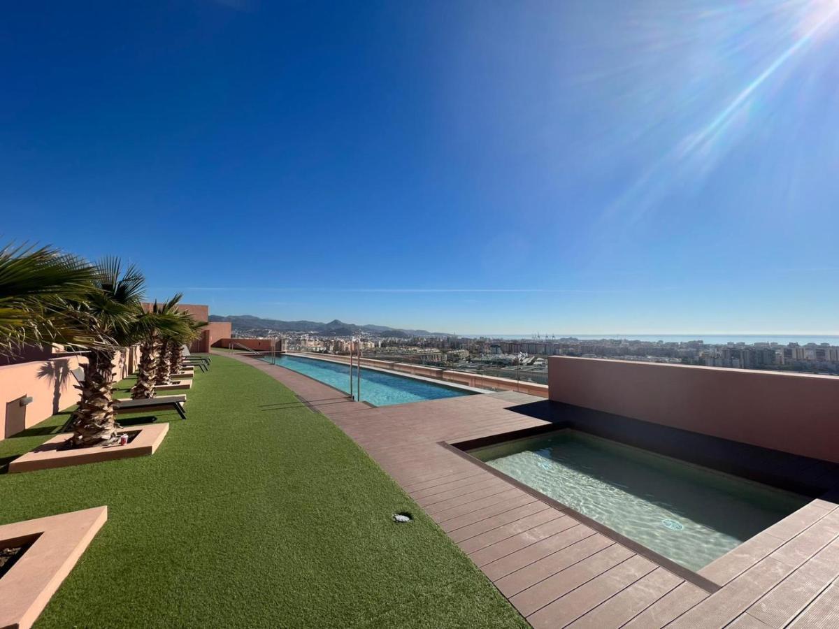Sky Garden & Seasonal Pool Views By Ele Apartments Malaga Bagian luar foto
